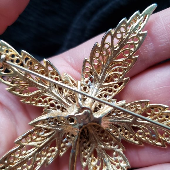 Vintage Large Filigree Gold Tone Five Leaf/ Floral Layered Pin Brooch - Picture 6 of 7